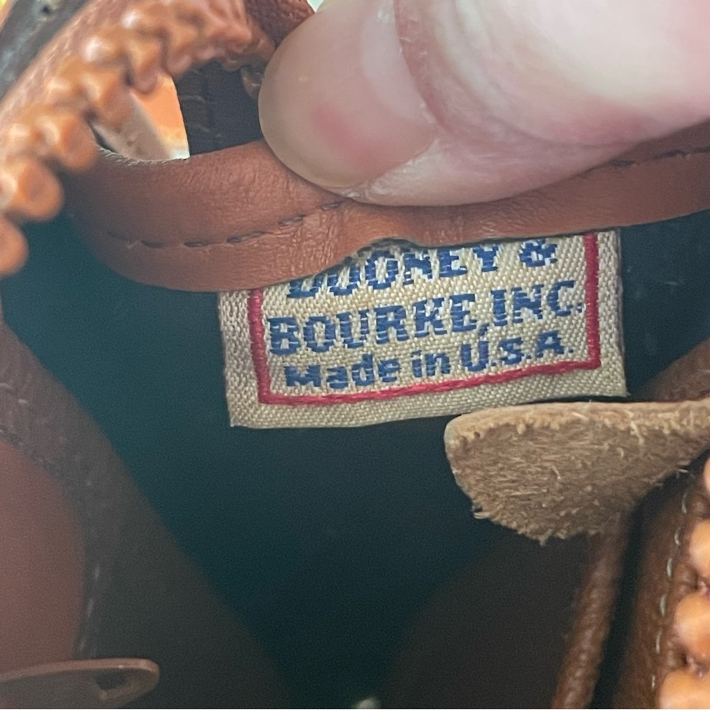 Vintage Dooney & Bourke in excellent condition! - Picture 7 of 11
